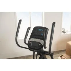 ProForm Carbon EL Elliptical Trainer -Tränings utrustning affär PFEL55921 Lifestyle PFSet BrianHin ElizaKatoa2256 1600